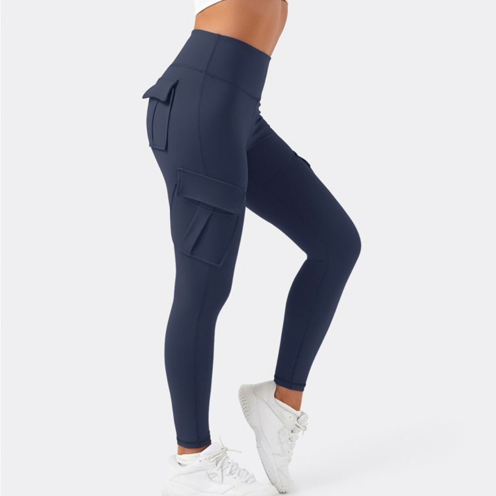 Halara Utility Cargo Pockets Leggings, 7/8 length Navy Blue size L NWT
